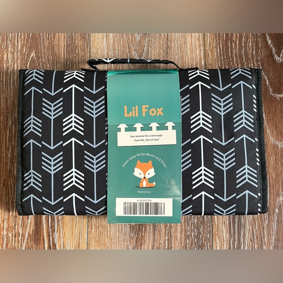 Lil Fox Portable Baby Changing Pad with Wipe Dispenser - Picture 3 of 8